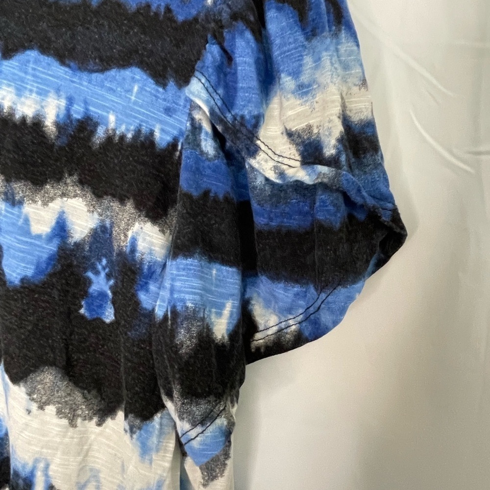 LulaRoe Blue and White Tie-Dye Women's Top​​​​​ - Picture 2 of 5